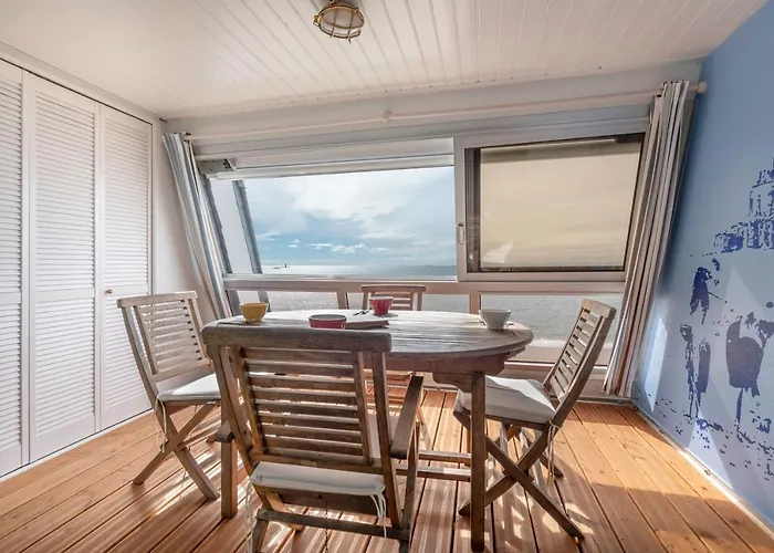 Face à La Mer, Sous Les Toits Pour 4 * Pornichet