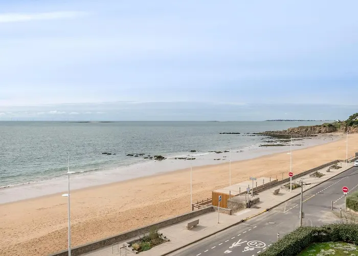 Face à La Mer, Sous Les Toits Pour 4 *